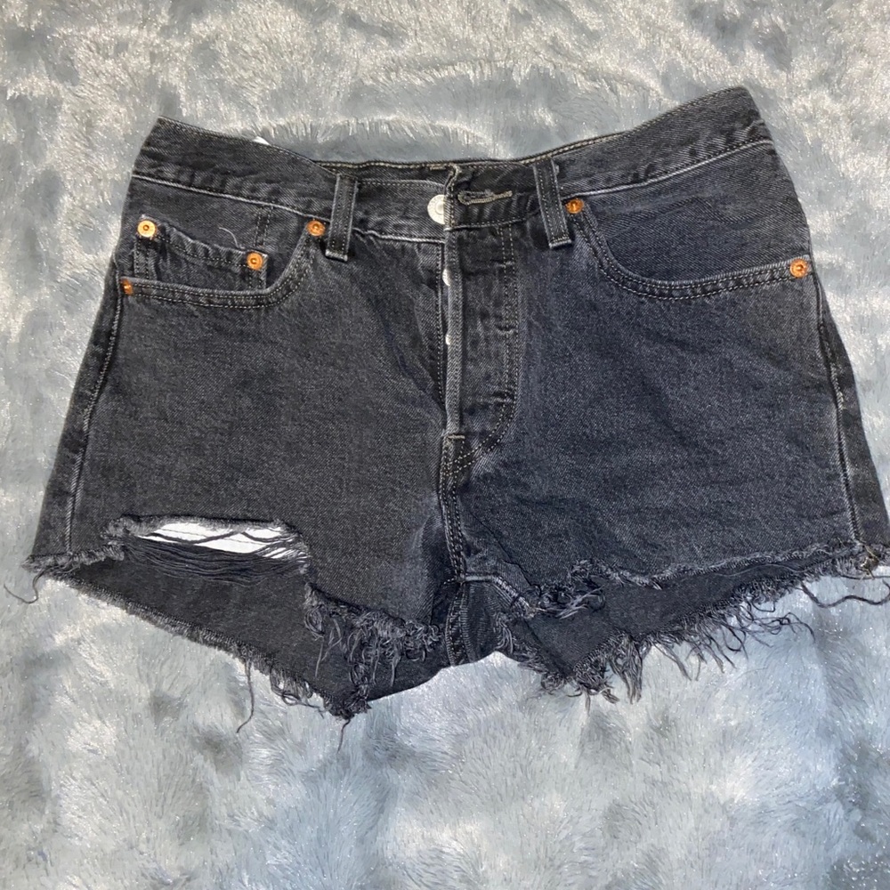 Mid-rise Levi shorts